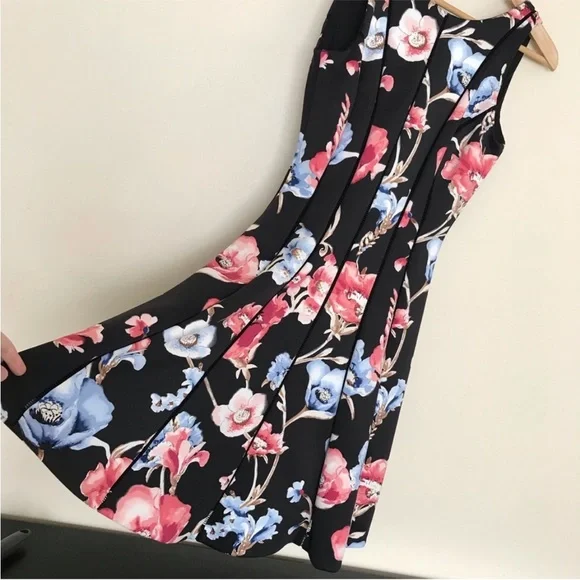 White House Black Market Floral Fit & Flare Dress - Picture 3 of 16